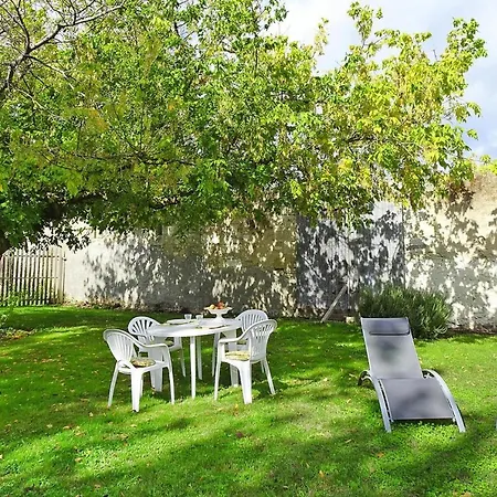 Semi-detached House On A Vineyard, Talais