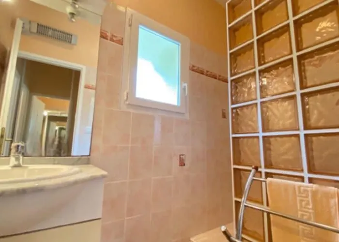 بيت للعطل Semi-detached House On A Vineyard, *