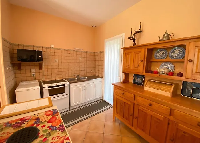 Semi-detached House On A Vineyard, بيت للعطل Talais