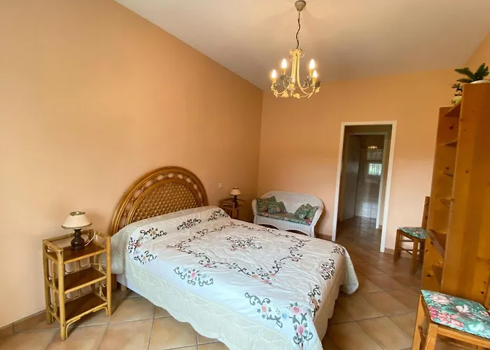 Semi-detached House On A Vineyard, بيت للعطل