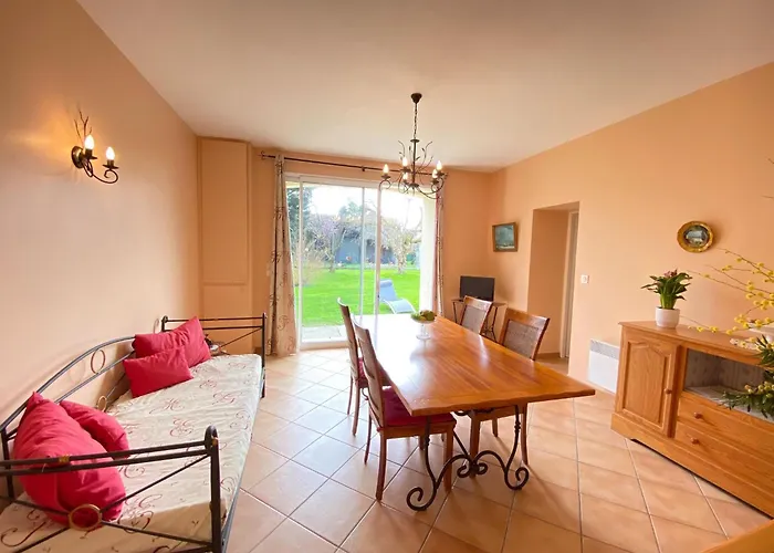 Semi-detached House On A Vineyard, بيت للعطل