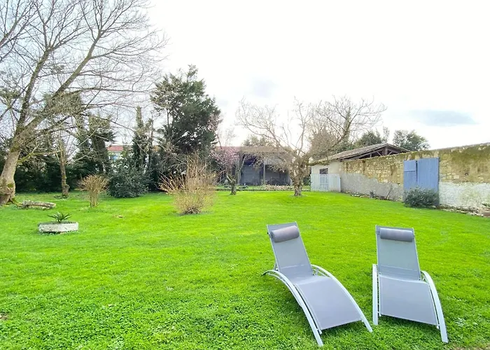 Semi-detached House On A Vineyard, بيت للعطل Talais